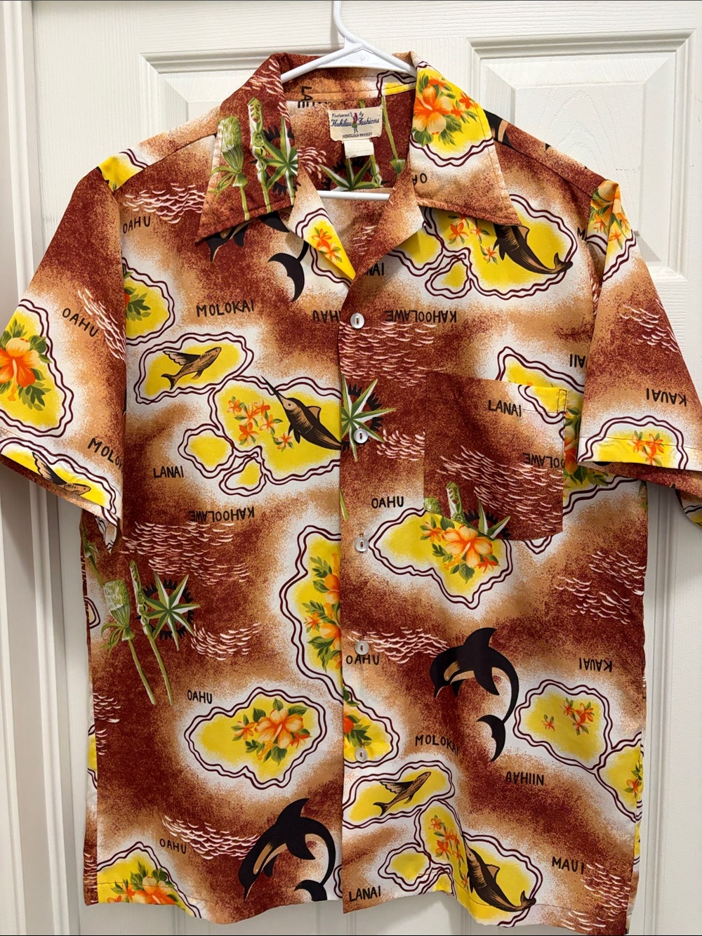 Vintage 70s Hawaiian Island Print Short-Sleeve Shirt
